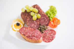 Swiss Deli Hot Spanish Salami is a spicy course-textured salami. Smoked paprika gives Spanish Salami its authentic flavour and aroma.
